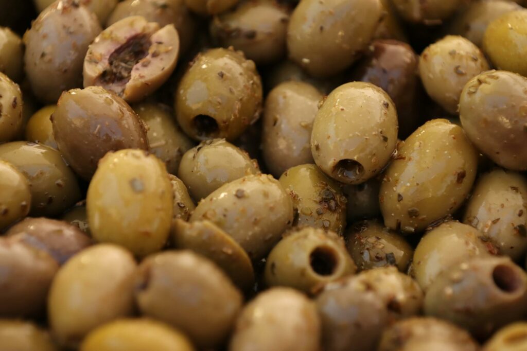 Metabolomika oliwy z oliwek: co naukowcy znajdują w każdej kroplice