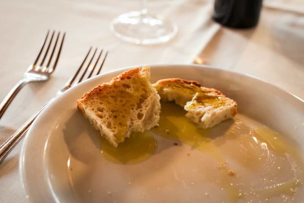 Robienie oliwy smakowej w domu: przepisy i techniki